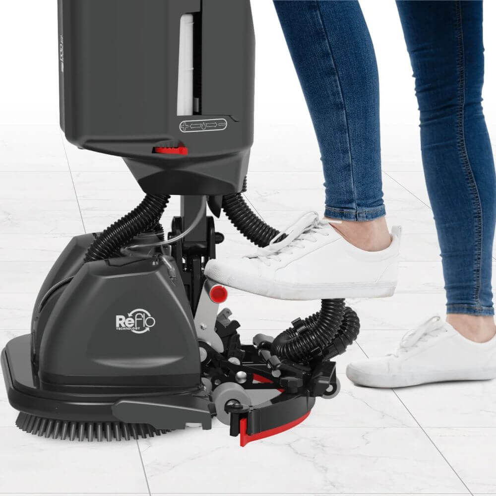 Dźwignia do opuszczania i podnoszenia ssawy w automacie do mycia posadzek Numatic NCC 440 NX