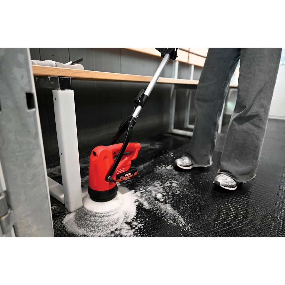 Mycie trudno dostępnych miejsc przy użyciu szorowarki Cleanfix Scrubby CAS