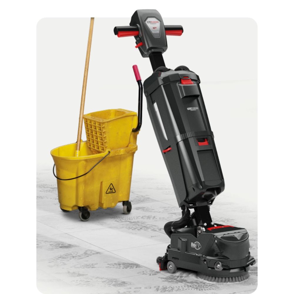 Automat do mycia podłóg Numatic NCC 220 NX w porównaniu do standardowego mopa