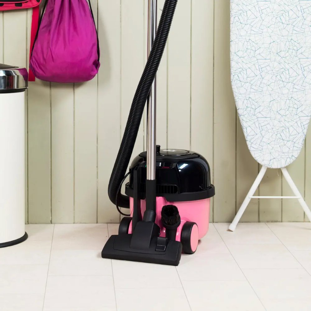 Odkurzacz Numatic Hetty HET 160 w pomieszczeniu gospodarczym