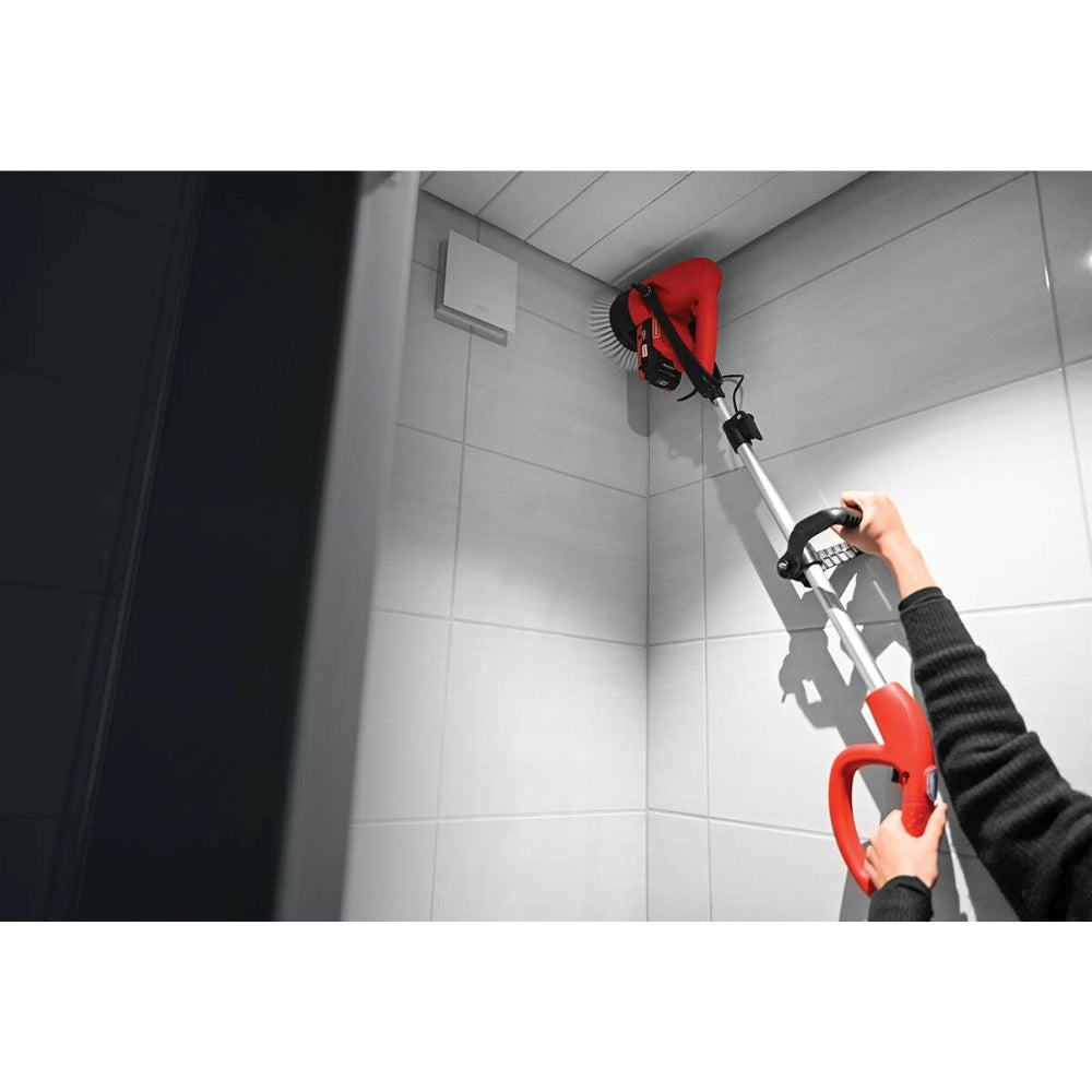 Mycie kafelek ściennych przy użyciu szorowarki Cleanfix Scrubby CAS z wysięgnikiem