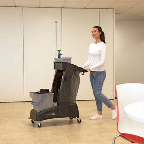 Wózek serwisowy do mycia podłóg Numatic MM2 w użyciu