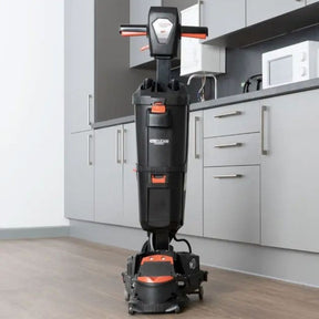 Maszyna czyszcząca Numatic NCC 220 NX w kuchni
