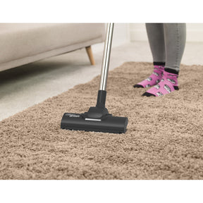 Odkurzanie dywanu turboszczotką Airo Brush 270 mm przy użyciu odkurzacza do sierści dla właścicieli zwierząt Numatic HPC 200 Petcare