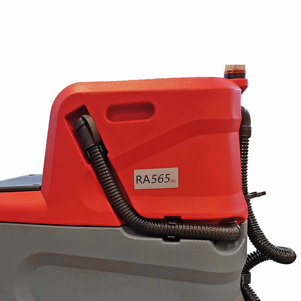 Wąż spustowy brudnej wody w bateryjnej maszynie czyszczącej z fotelem dla operatora Cleanfix RA 565 IBC
