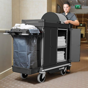 Praca z wózkiem Numatic NKU 30 RFF w hotelu