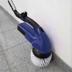 Zastosowanie szczotki cylindrycznej w małej szorowarce bateryjnej do czyszczenia trudno dostępnych powierzchni Cleanfix Scrubby